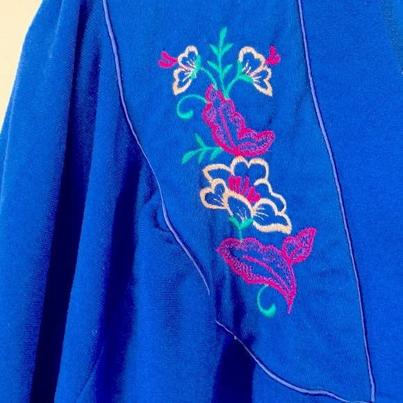 Amanda Stewart Woman Vintage Embroidered Women’s Size L Blue Button Up Robe - Picture 3 of 16